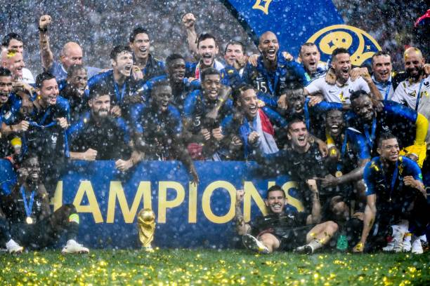 事业贡献更 事业贡献更