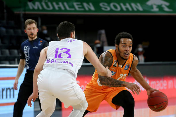 现出极强的 现出极强的